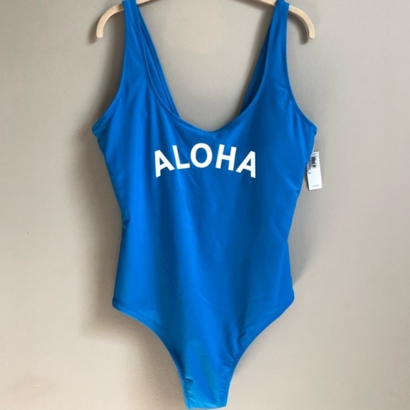 Old Navy Graphic Scoop-Back Swimsuit for Women New - Picture 2 of 3